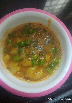 A picture of Street style aloo matar.