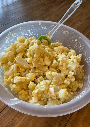 A picture of German potatoes salad.