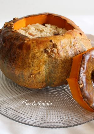 Une photo de Potiron végétarien farçi et sa sauce tomatée #riz