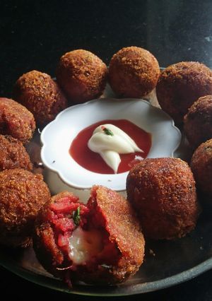 A picture of Potato Beet Cheese Balls.