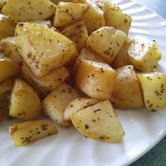 A picture of Garlic and Herb Roasted Potatoes.