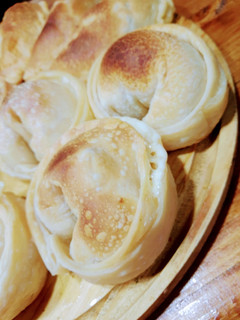 Una foto de Empanadas de pollo Salteado