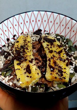 Una foto de Porridge con cacao y plátano a la plancha
