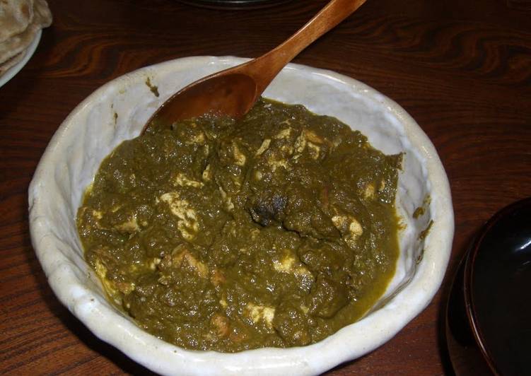 Authentic Indian Spinach and Cheese Curry