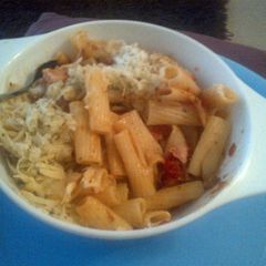 Tomato, bacon, mushroom and onion pasta A picture of Tomato, bacon, mushroom and onion pasta.