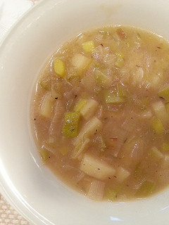 A picture of Creamy leek potatoe soup (without the cream).