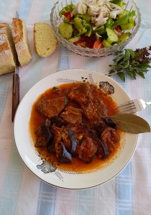 Φωτογραφία της συνταγής Μοσχαράκι με μελιτζάνες και φρέσκο βασιλικό στη χύτρα ταχύτητας 🍆🌿