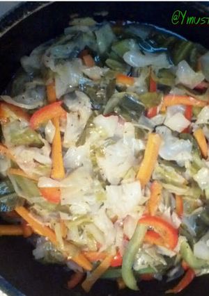A picture of YMUSTUHATE my braised cabbage shuffle.