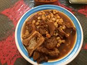Una foto de salsa de menudo