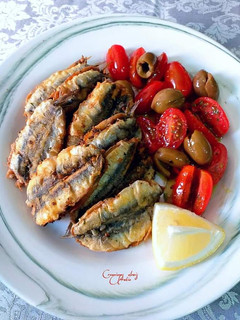 Una foto de Boquerones con picada, fritos en harina de garbanzos