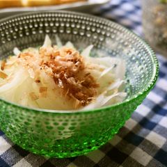 Sweet Onion Salad To Improve Blood Circulation A picture of Sweet Onion Salad To Improve Blood Circulation.