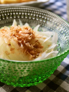 A picture of Sweet Onion Salad To Improve Blood Circulation.