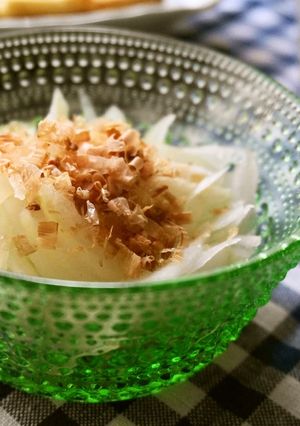 A picture of Sweet Onion Salad To Improve Blood Circulation.