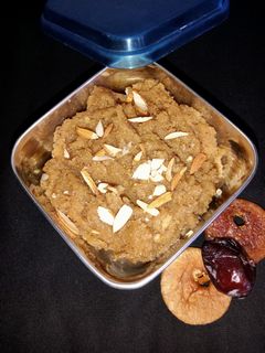 अंजीर खजूर का हलवा (Anjeer Khajoor ka Halwa recipe in hindi) रेसिपी मुख्य फोटो