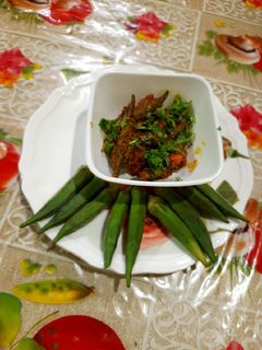 भरली भेंडी (bharli bhendi recipe in marathi) रेसिपी चे मुख्य फोटो