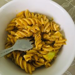 A picture of Stir fry pasta.