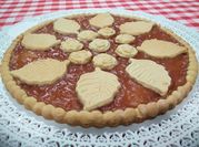Una foto di crostata marmellata