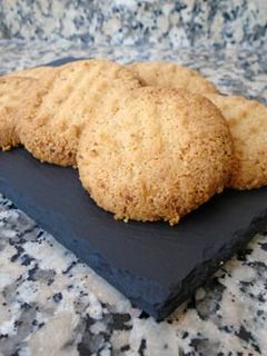 Una foto de Galletas de almendra y limón