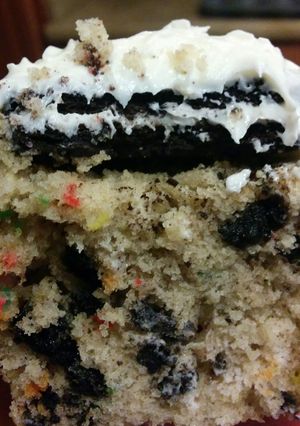 A picture of Oreo confetti cupcakes.