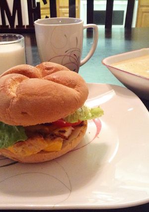 A picture of Cheesie Chicken Delishisness Sandwich.
