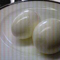 A picture of Secret Technique to Peeling Boiled Eggs.