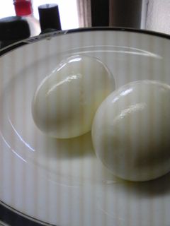 A picture of Secret Technique to Peeling Boiled Eggs.