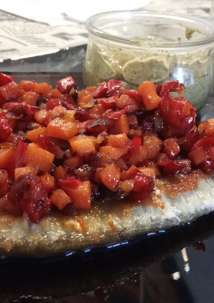 Una foto de Rodaballo a la Plancha con Verduritas a la Mantequilla y Mayonesa Verde