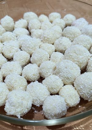 Una foto de Bolitas de coco tradicional