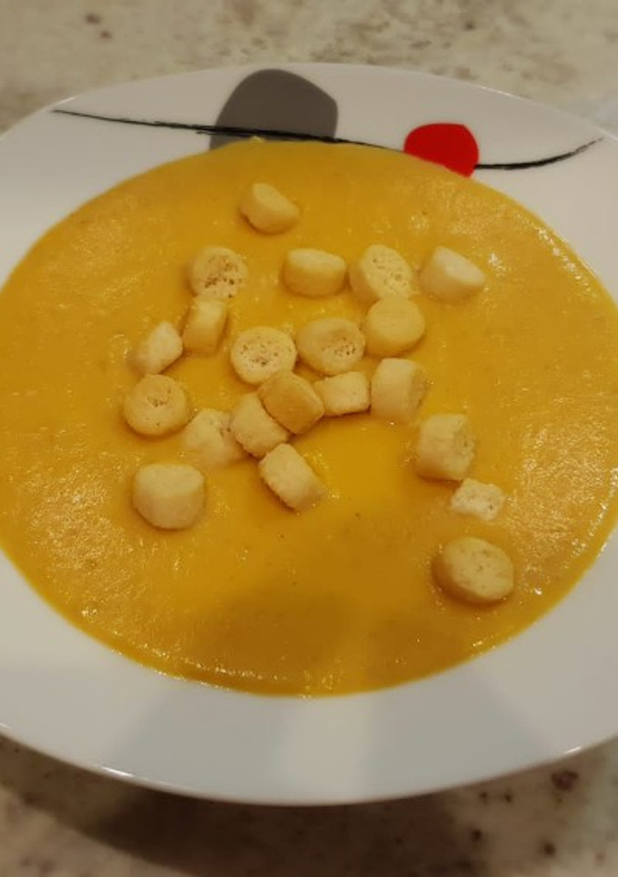 Una foto de Crema de calabaza, setas y queso crema