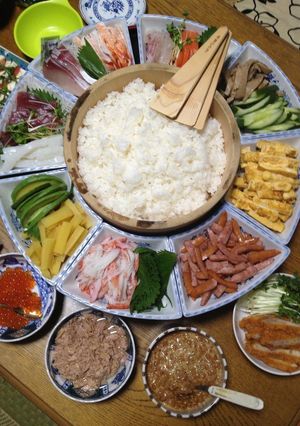 A picture of 3-Generation Sushi Hand Rolls.