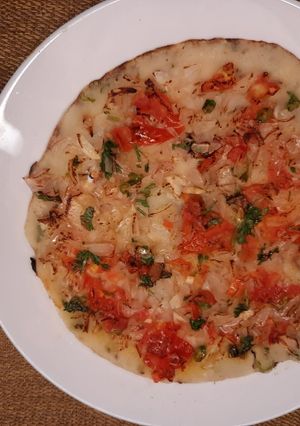 A picture of Sooji ka Uttapam.