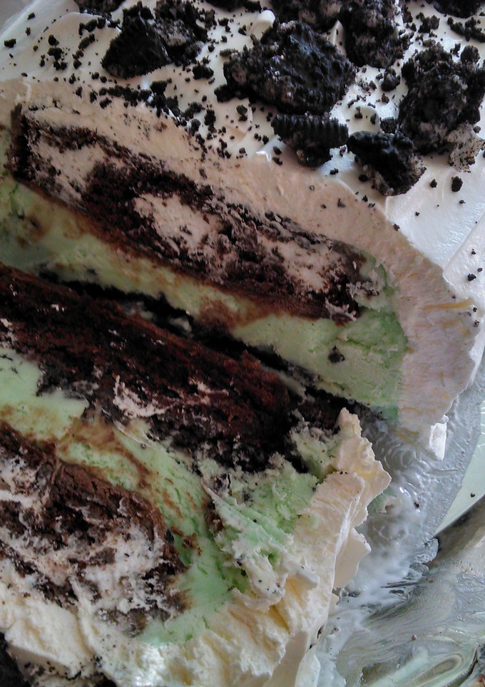 A picture of Easy Ice Cream Cake.
