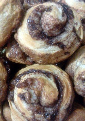 A picture of LAZY MOM CINNAMON ROLLS.