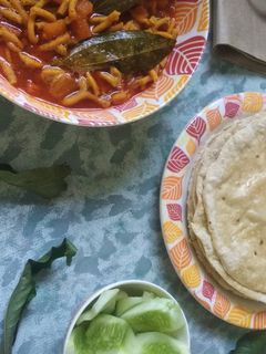 जैन सेव टमाटर की सब्जी (Jain sev tamater ki sabzi recipe in Hindi) रेसिपी मुख्य फोटो