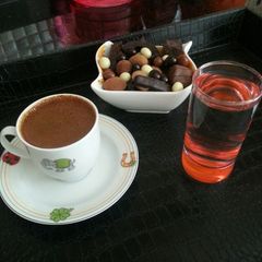 A picture of Turkish Coffee (Türk Kahvesi) and details as well as with fragrance.