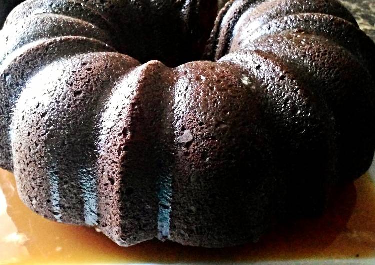 Steps to Prepare Homemade Chocolate Caramel Dream Cake