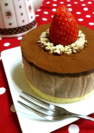 A picture of Mini Strawberry Cocoa Mousse Cake For Valentine's Day.