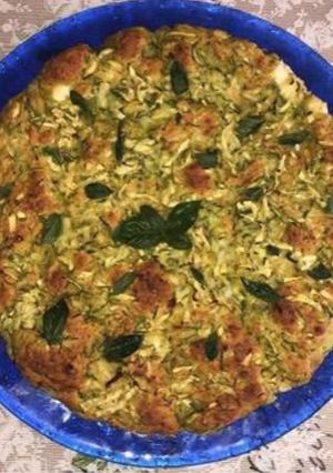Foto di Torta salata senza glutine con zucchine, pesto e feta