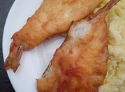 Una foto de pejerrey frito