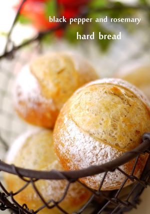 A picture of Hard Dinner Rolls with Black Pepper and Rosemary.