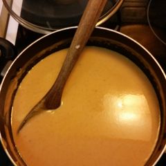 A picture of Pumpkin Soup - low calorie, super-easy.