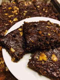 Una foto de Brownie de porotos negros