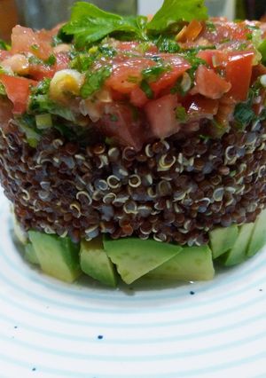 O poză a rețetei Avocado🥑 cu quinoa și salsa🌶de roșii🍅.