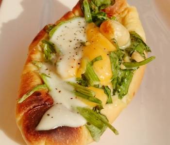 Ready to Serve Spinach And Macadamia With Blue Cheese Sauce Breakfast Delicious Perfect
