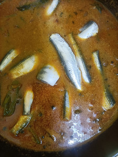 மத்தி மீன் குழம்பு(mathi meen kulambu recipe in tamil) செய்முறை முக்கிய புகைப்படம்