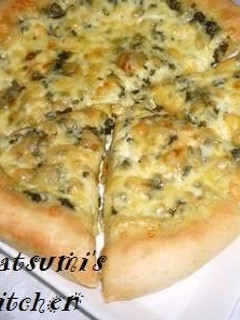 A picture of Soft and Fluffy Bread Machine Pizza Dough with Pesto Genovese Sauce.