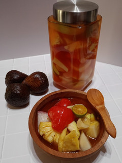 Foto resep Asinan buah (jambu air, salak, kedondong, nanas, mangga, bengkuang) dengan jeruk kunci