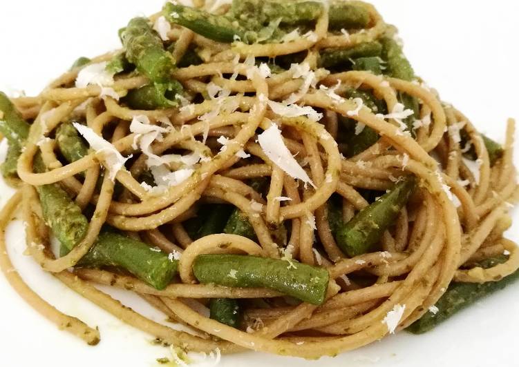 Steps to Prepare Award-winning Spaghetti al pesto e fagiolini