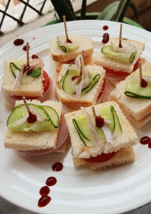 A picture of Onion tomato bites.