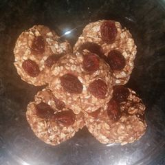 A picture of Skinny Banana Oatmeal Bites.
